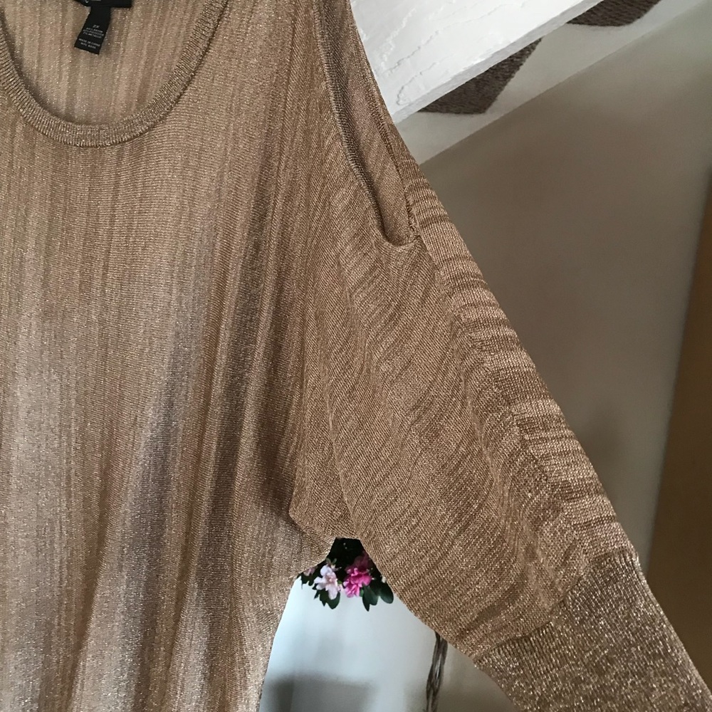 NWOT. Golden sweater - Picture 5 of 7